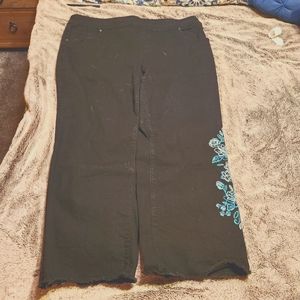 The Pioneer Woman Embroidered Crop Jeans